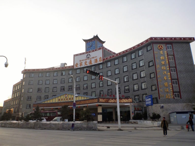 Estação de ônibus em Shangai-La