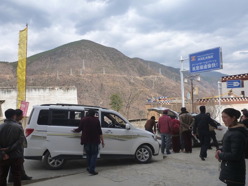 Taxi between Xiangcheng and Litang in China/Tibet