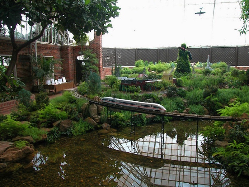 Dentro do Phipps Conservatory....tem até um trem Pittsburgh