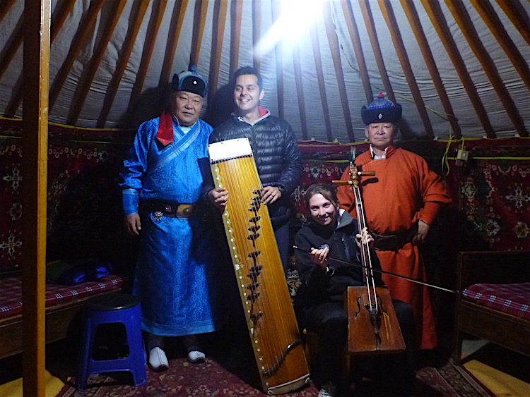 Throat singers Mongolia