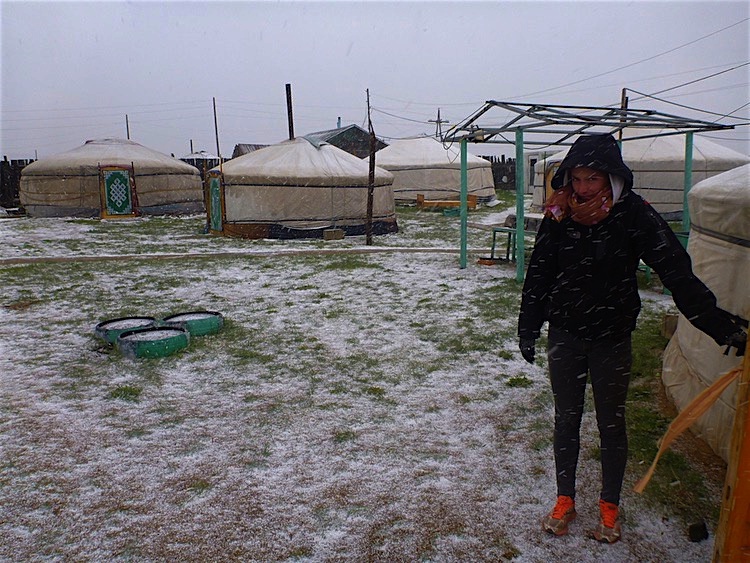 Ger Mongólia com neve