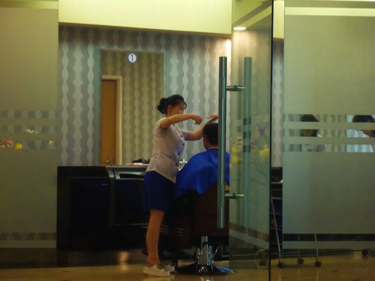 Cortando o cabelo na Coreia do Norte