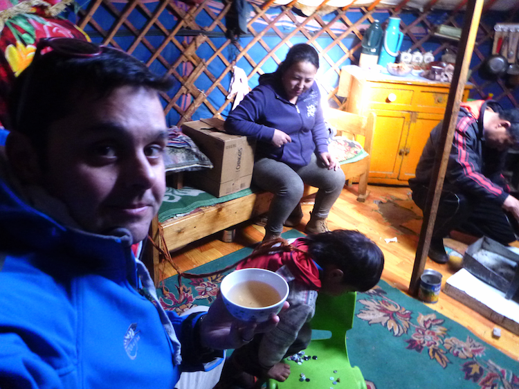 Dentro de uma ger Mongolia