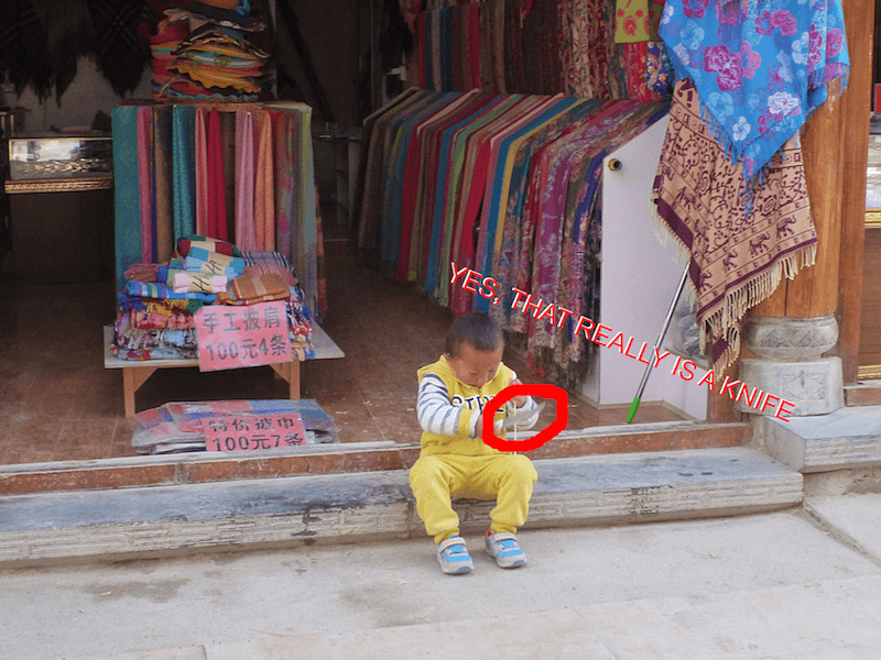 Crazy things in China baby playing with knife