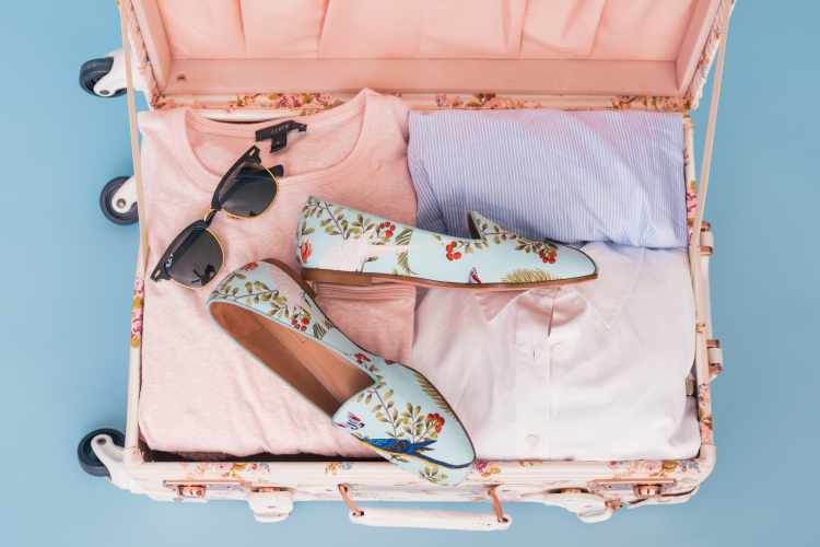 How to Pack Light: 10 Tips for Women Traveling on a Trip