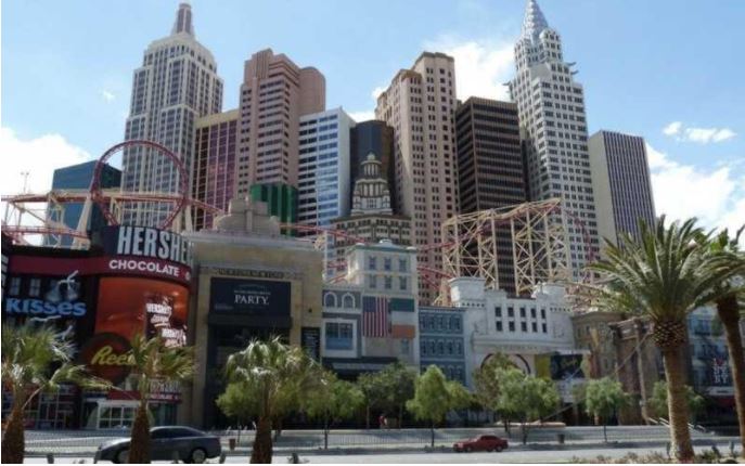 How to Drink for Free on the Famous Las Vegas Strip
