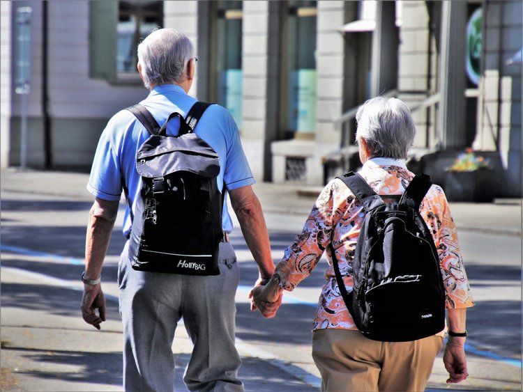 7 Tips for Traveling with an Elderly Parent